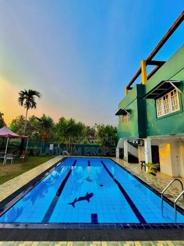 Super Luxury 35 Perch 3-Story Villa / House With Pool For Sale In Mala