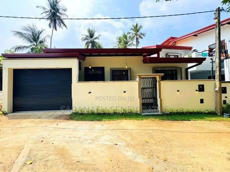 Single Story Modern Brand-New House Homagama Diyagama