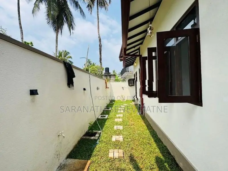 Single Story Modern Brand-New House Homagama Diyagama