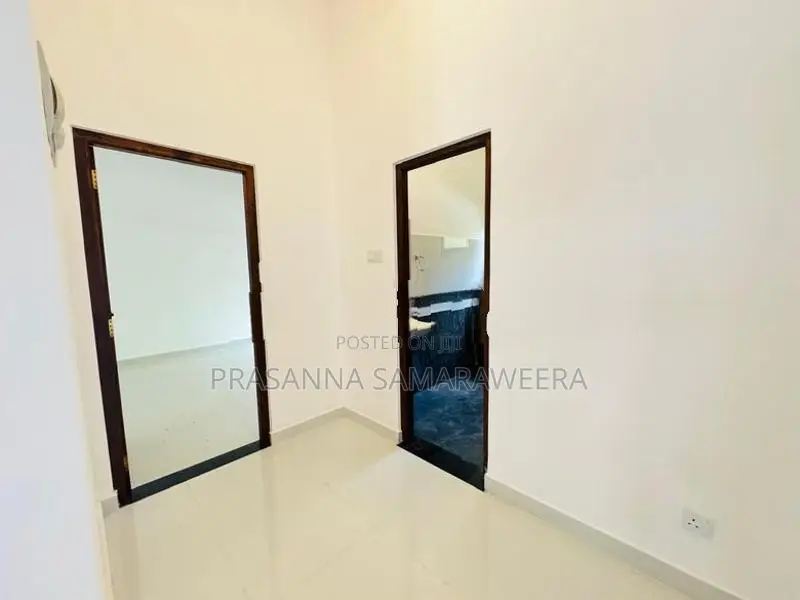 අලුතින් ඉදි වු නිවසක් විකිණීමට Piliyandala Town