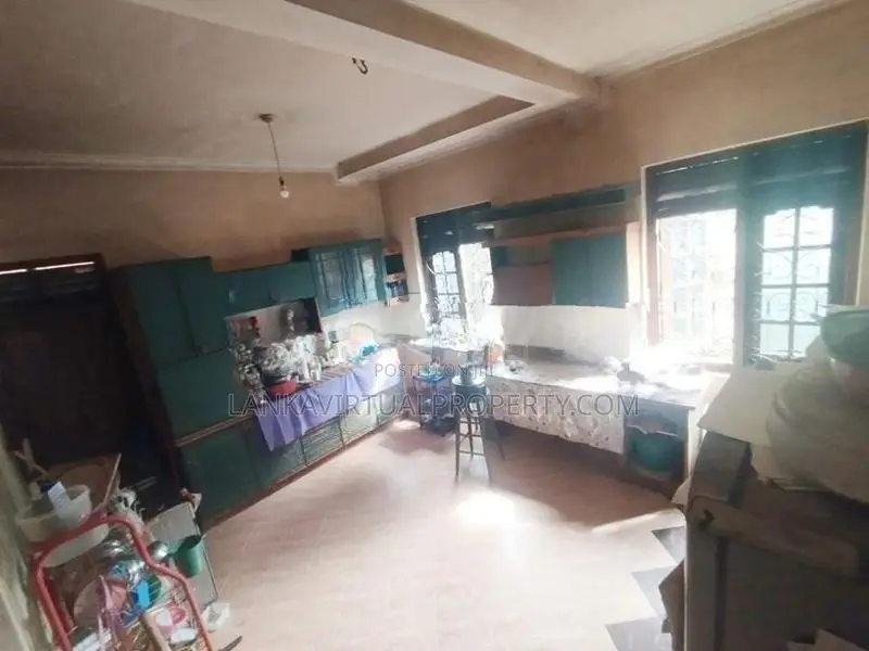Moratuwa Lunawa, Uyana Road 3 BR Upstairs House on 11 P Land for Sale