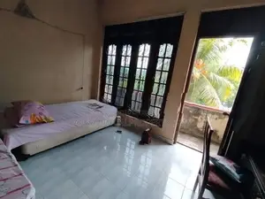 Moratuwa Lunawa, Uyana Road 3 BR Upstairs House on 11 P Land for Sale