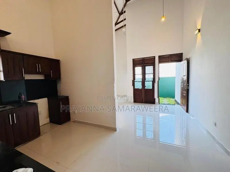 අලුතින් ඉදි වු නිවසක් විකිණීමට Piliyandala Town