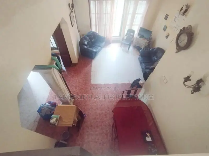 Moratuwa Lunawa, Uyana Road 3 BR Upstairs House on 11 P Land for Sale