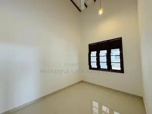 අලුතින් ඉදි වු නිවසක් විකිණීමට Piliyandala Town