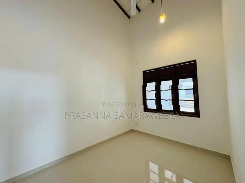 අලුතින් ඉදි වු නිවසක් විකිණීමට Piliyandala Town