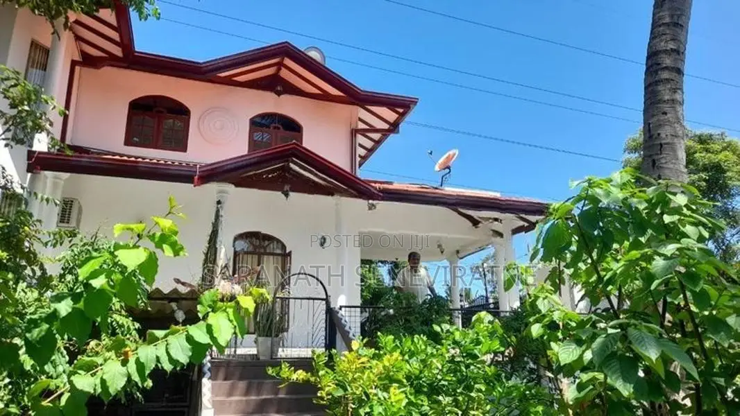 Solid 2 Stroied House With Over 3000 SQFT - Kadawatha Mankada Rd