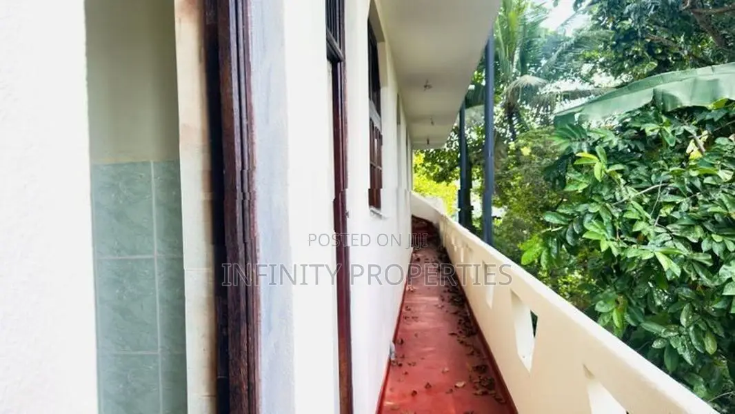 10 Perch 2-Storey House for Sale - Mount Lavinia, Galle Road