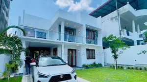 Luxury Two Storey house for sale in Athurugiriya