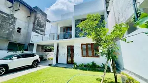 Luxury Two Storey house for sale in Athurugiriya