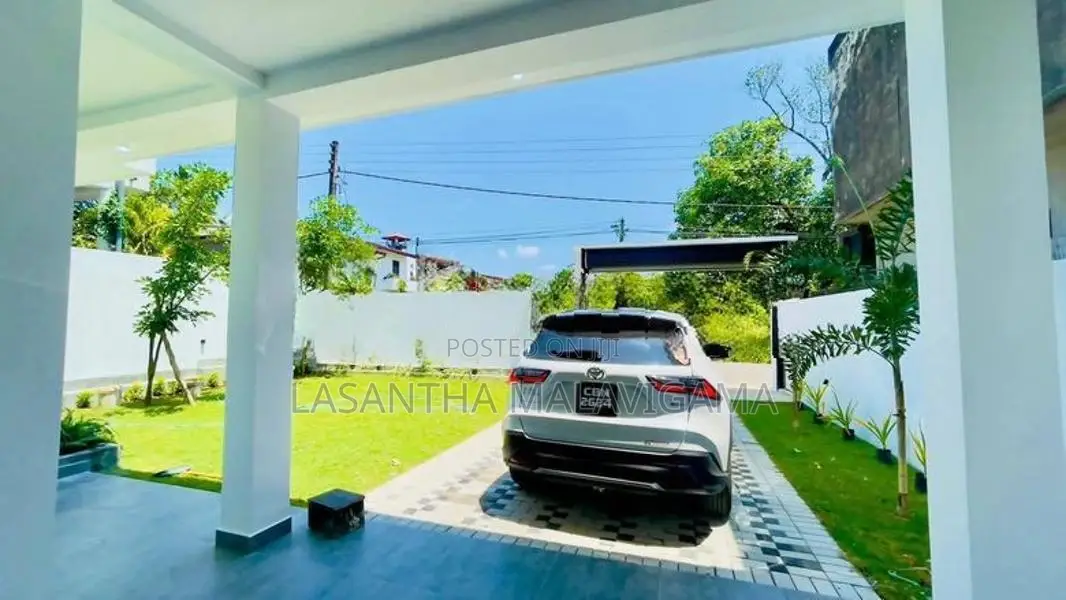 Luxury Two Storey house for sale in Athurugiriya