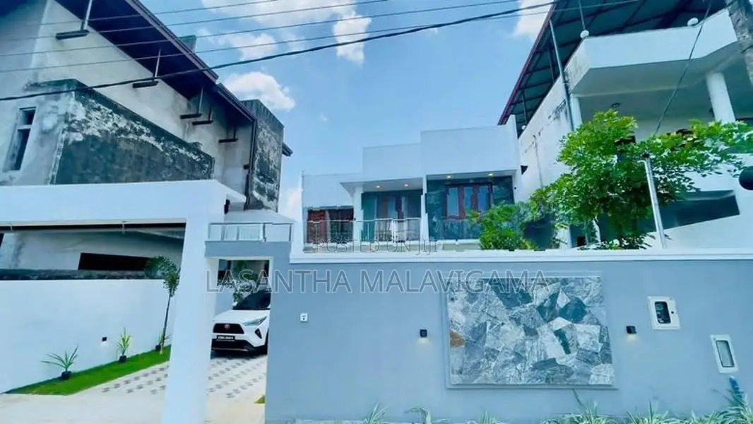 Luxury Two Storey house for sale in Athurugiriya