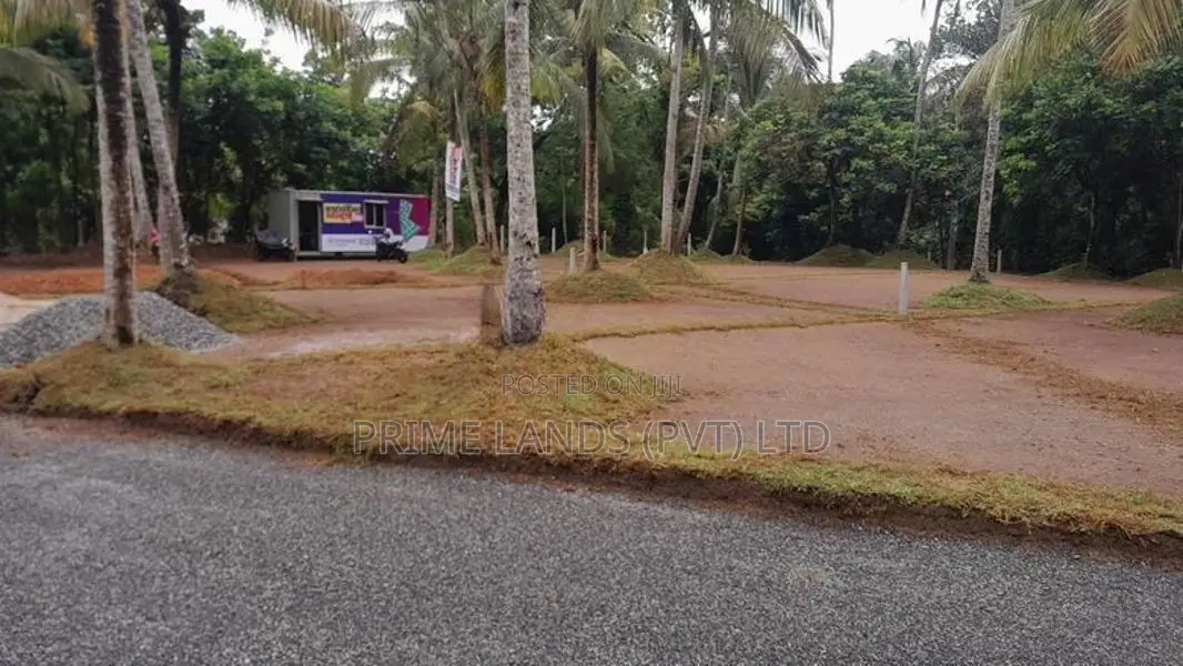 අතුරැගිරිය බොරළුගොඩ නේවාසික බ්ම් කොටස් විකිණීම