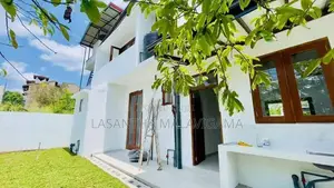 Luxury Two Storey house for sale in Athurugiriya