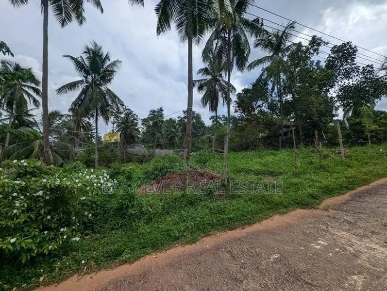 ඌරාපොල ජාතික පාසලට ලගින් ඉඩමක් විකිණීමට