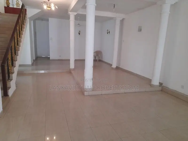 Colombo 07 Torrington Gardens 5 Bedrooms Upstairs House for Sale
