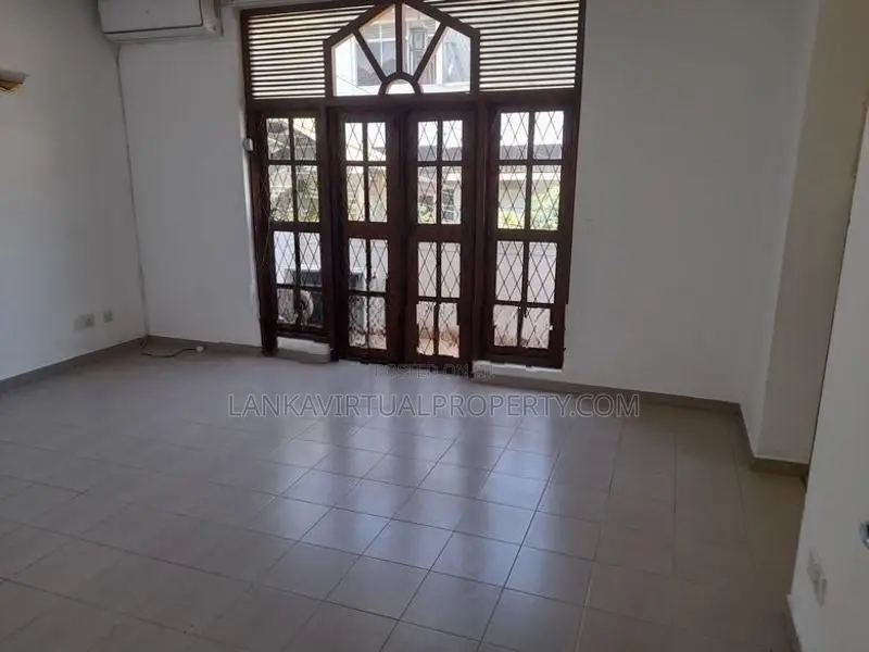 Colombo 07 Torrington Gardens 5 Bedrooms Upstairs House for Sale