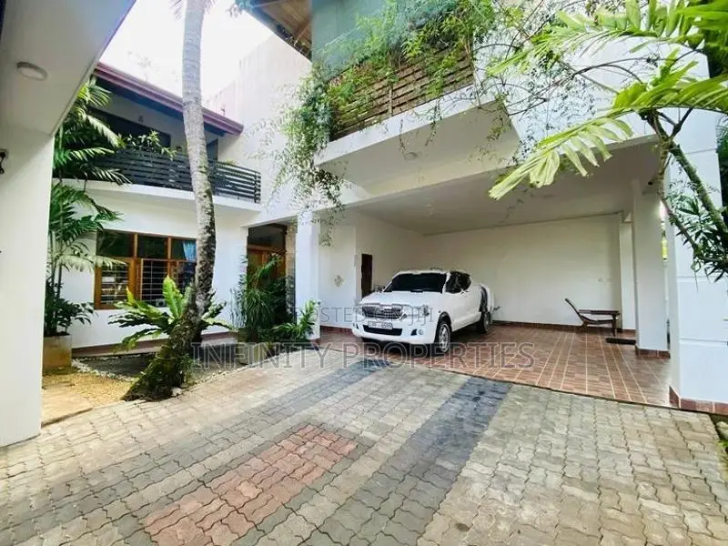 (AF766) 03 Story Luxury House With 22 P Sale in koswatha Nawala