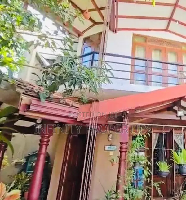 02 Story House With 10 P Sale At Rathmalana