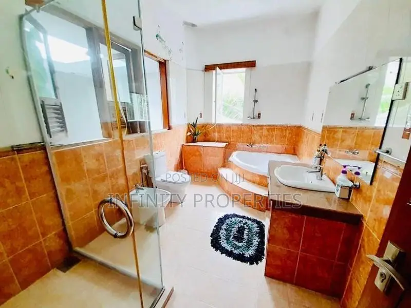 (AF766) 03 Story Luxury House With 22 P Sale in koswatha Nawala