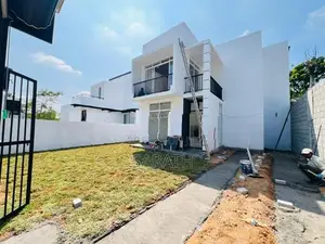 Well Build House Sale With Furniture