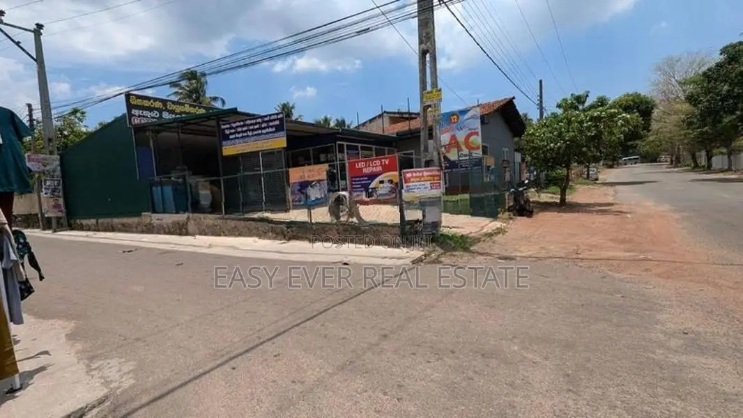Gampaha වටිනා බිම්කොටස් දෙකක්