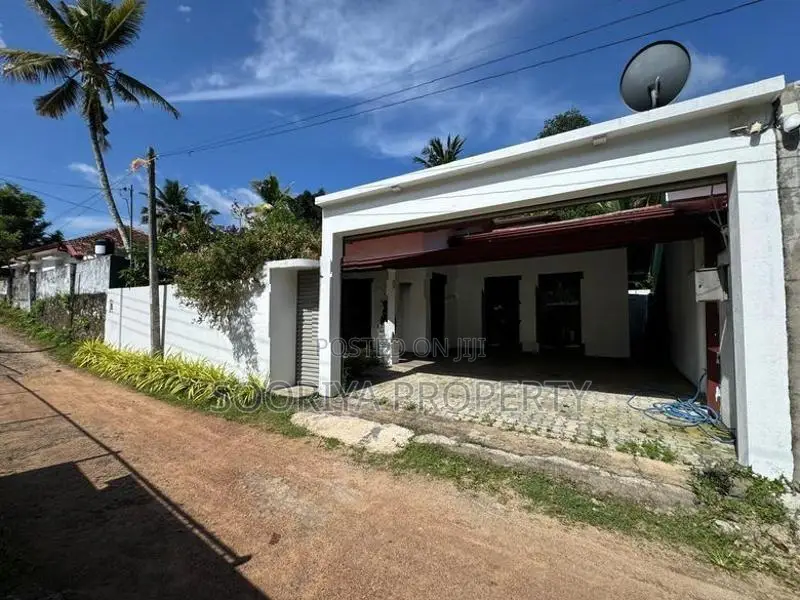 Almost Brand New Luxury House for Sale in Piliyandala
