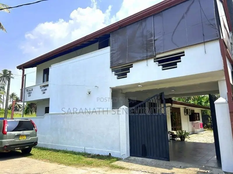 House From Bokundara Only 1 km to Town 120 Bus - Piliyandala