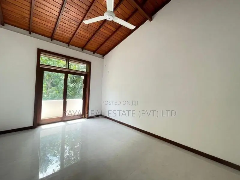 Luxury Brand New House For Sale In Battharamulla