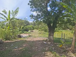 නවගමුව, අතුරුගිරිය පාරේ පිහිටි ඉඩමක් විකිණීමට ඇත. (ID : NWGA002S)