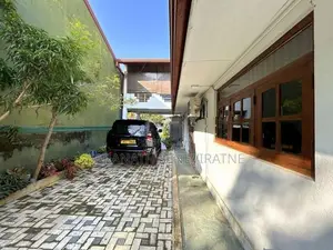 House From Bokundara Only 1 km to Town 120 Bus - Piliyandala