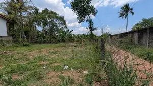 Gampaha වටිනා බිම්කොටස් දෙකක්