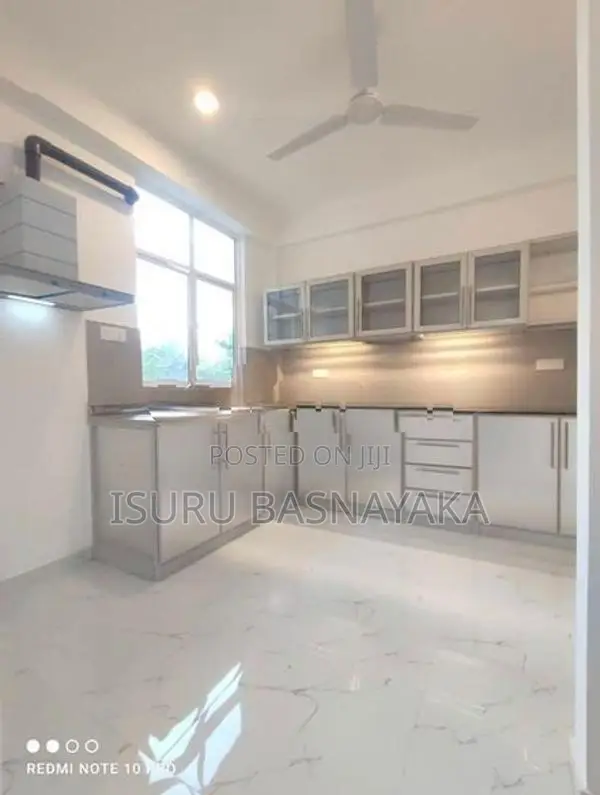 09 Bed Rooms 04 Story Aparment for Rent Pipe Road Koswatta