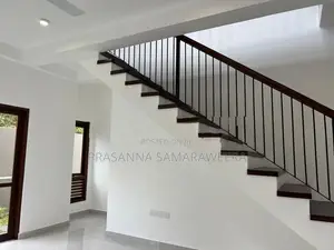අති සුඛෝපභෝගී නවීනතම සුවිසල් දෙමහල් නිවස විකිණීමට Piliyandala