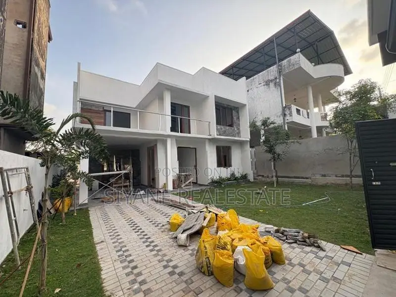 House for Sale in Athurugiriya
