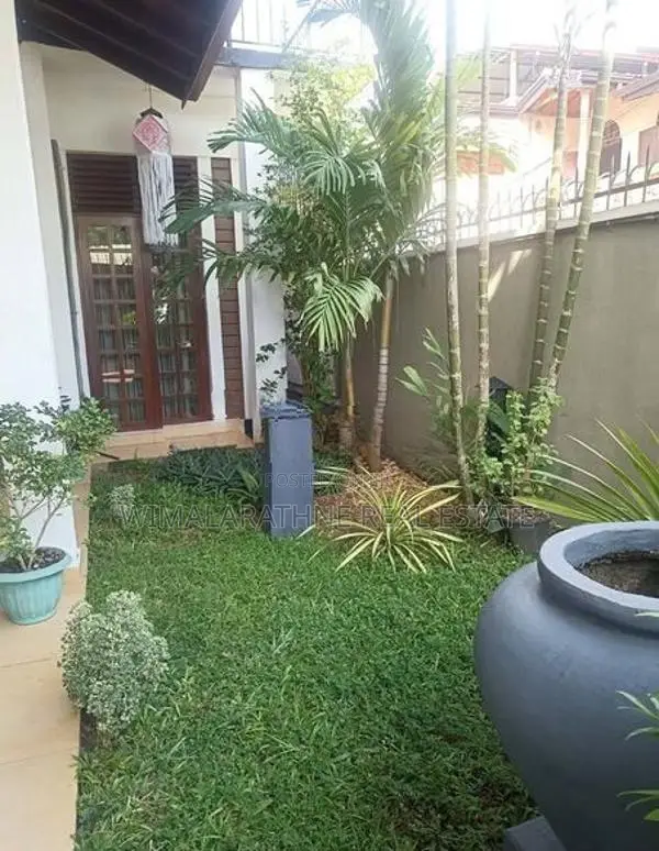 Luxury Three Storey House for Sale in Piliyandala Town