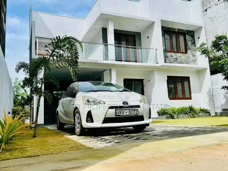 Modern Luxurious House for Sale in Athurugiriya