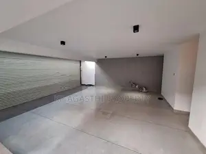 famaliy luxury house for sale in pitakotte