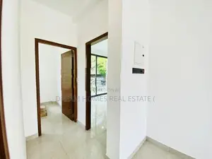 Modern Luxury Home with Rooftop Terrace in Athurugiriya