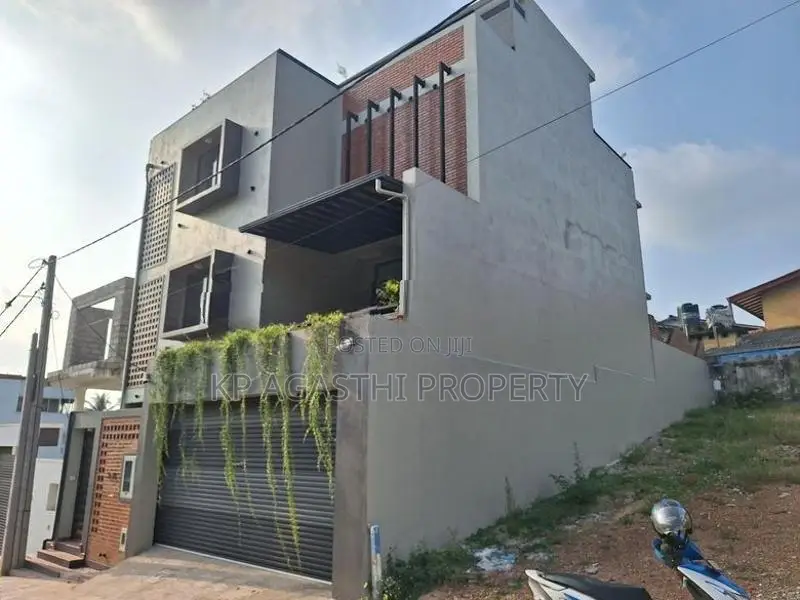 Katubadda Junction House for Sale