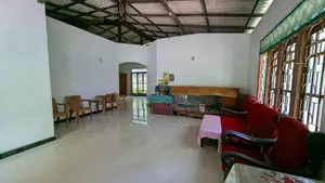 යක්කල නගරයෙන්ම නිවස සමඟ අඩක් නිමකල ඇනෙක්ස් එක