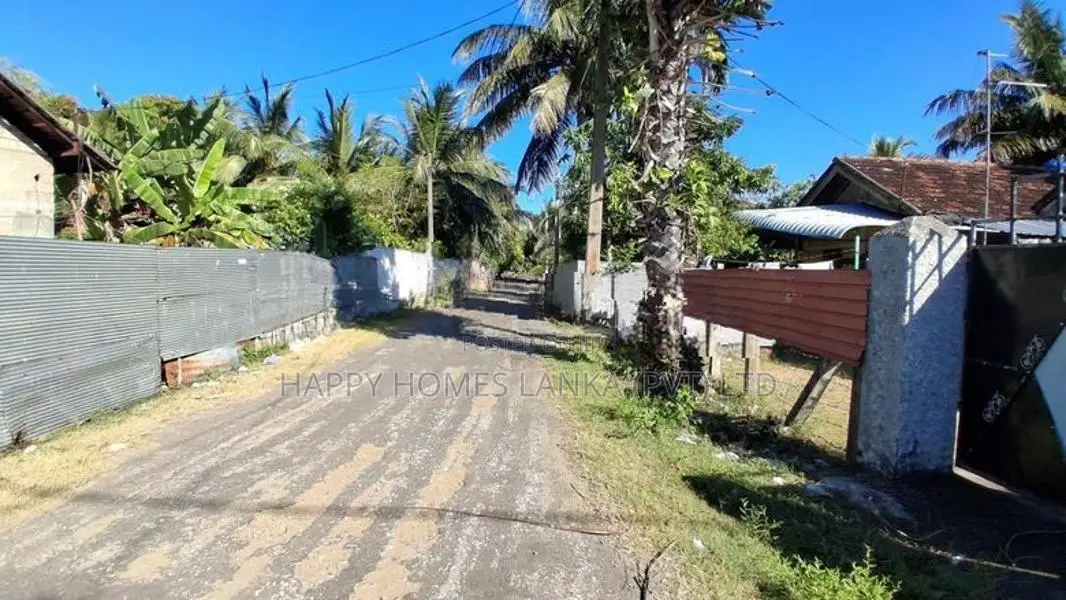 Hhl1138 - Land with Partial House for Sale in Karuvappankerny