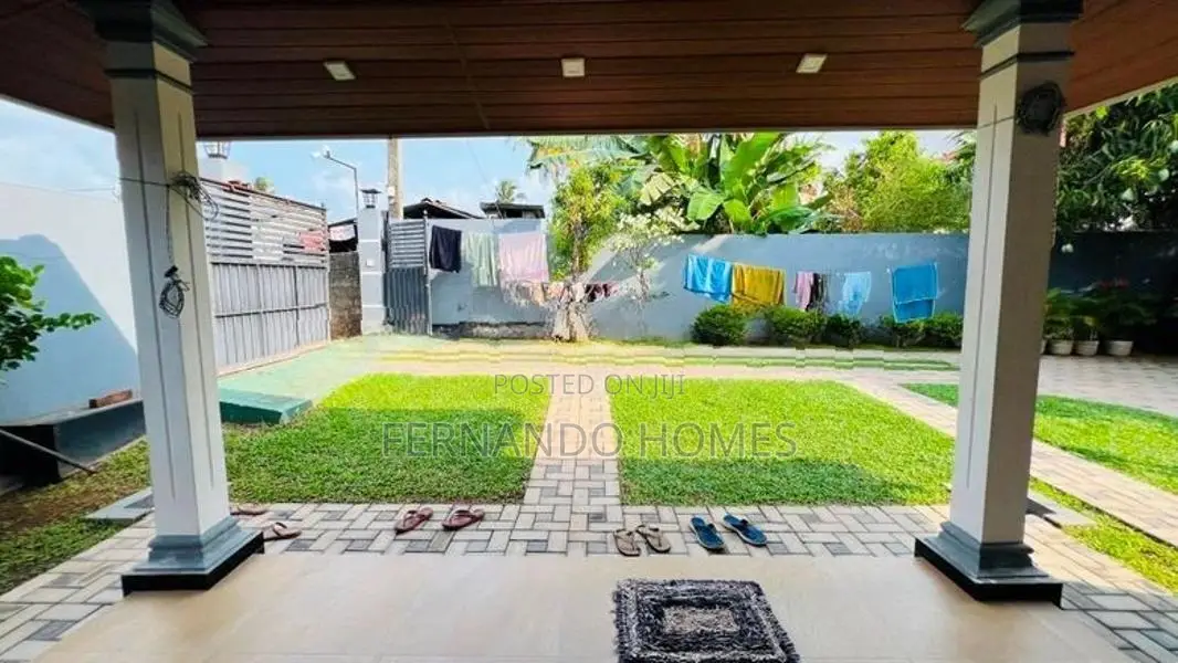 Near Bus Road Completed House For Sale Dalupotha | Negombo