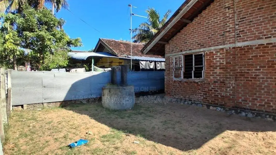 Hhl1138 - Land with Partial House for Sale in Karuvappankerny