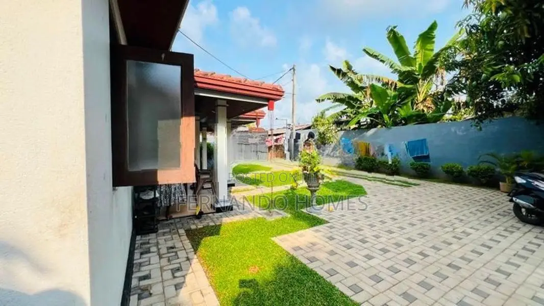 Near Bus Road Completed House For Sale Dalupotha | Negombo
