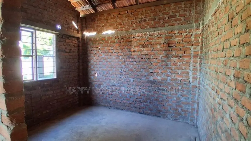 Hhl1138 - Land with Partial House for Sale in Karuvappankerny