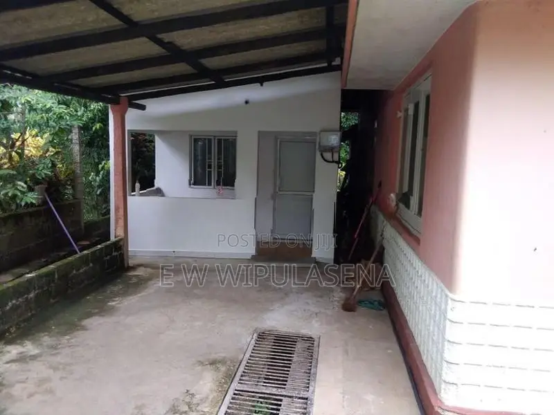 48.5 PERCH LAND FOR SALE in SEEDUWA KATUNAYAKA