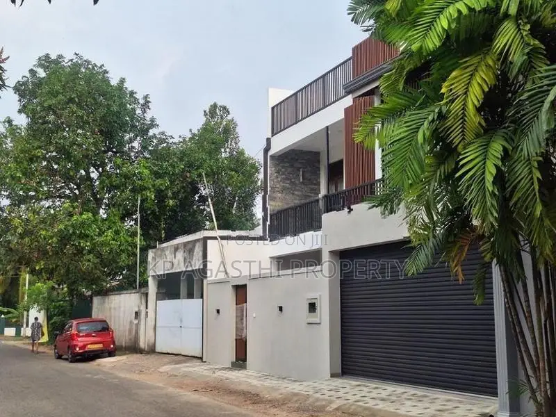 Luxury House for Sale in Battaramulla