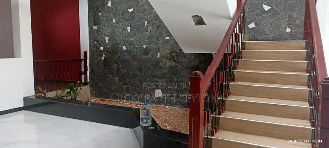 Kottawa, Unfurnished 2 Storey House for Rent (LEC273)