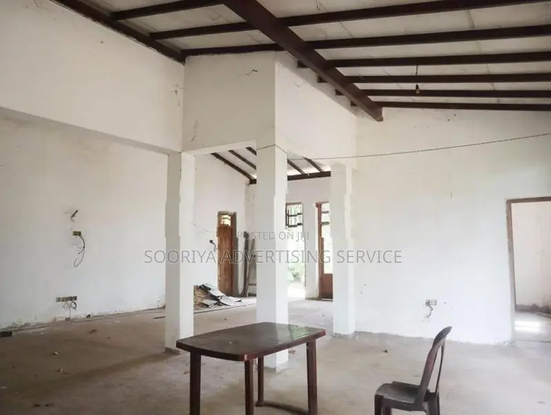 Polgasovita Half-Completed House for Sale